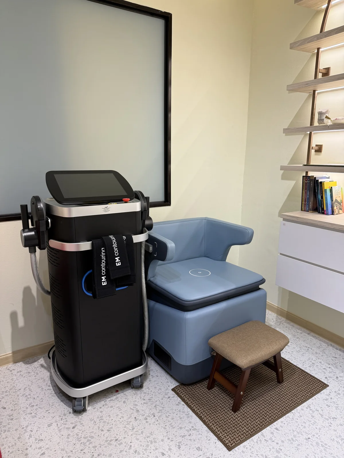 EM Contouring machine beside the pelvic floor chair
