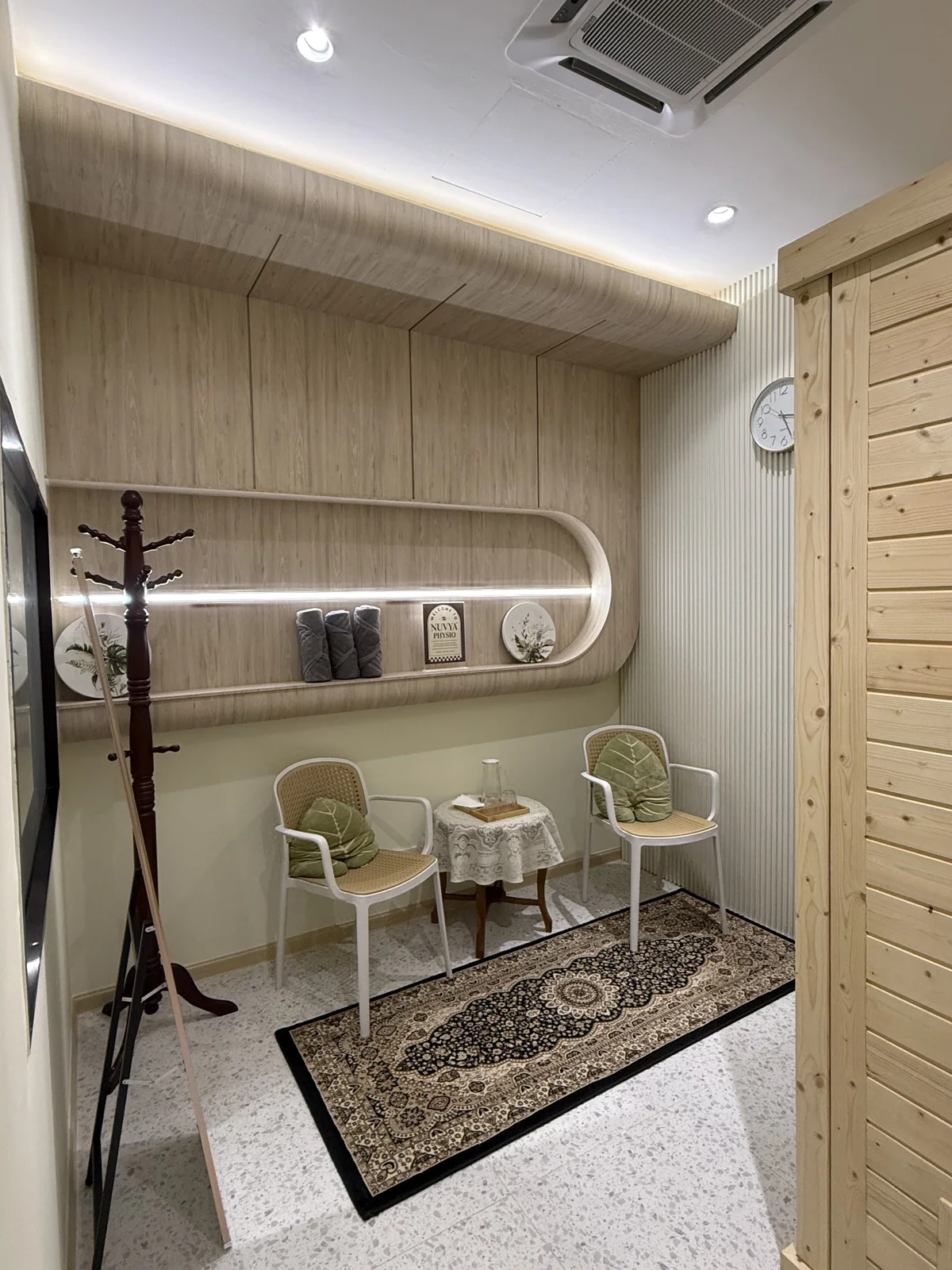 Waiting lounge with arched shelving and chairs